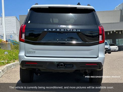 Used 2025 Ford Expedition Active AWD/4WD image 5