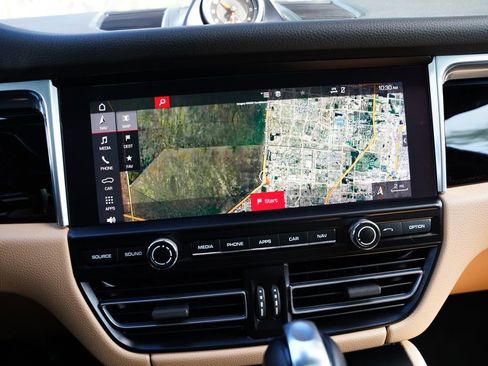 Used 2019 Porsche Macan AWD/4WD image 31
