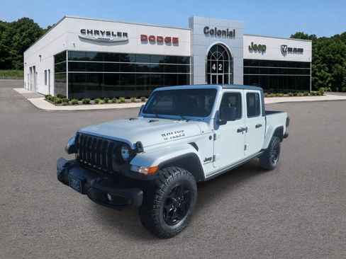 Used 2022 Jeep Gladiator Sport AWD/4WD image 2