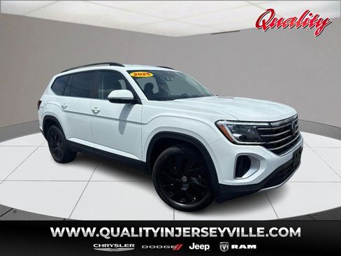 Used 2025 Volkswagen Atlas SE AWD/4WD image 1