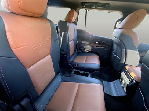 Used 2024 Lexus GX 550 w/ Accessory Package (Z1) AWD/4WD image 20