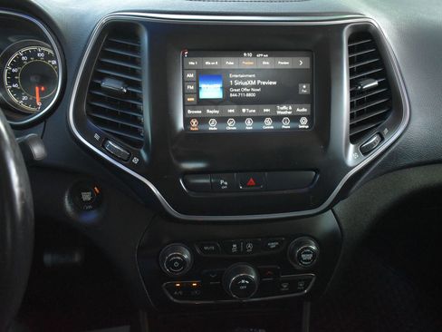 Used 2020 Jeep Cherokee Latitude Plus AWD/4WD image 25