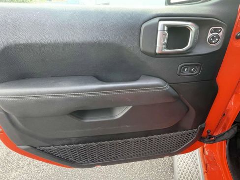 Used 2018 Jeep Wrangler Unlimited Sahara image 15