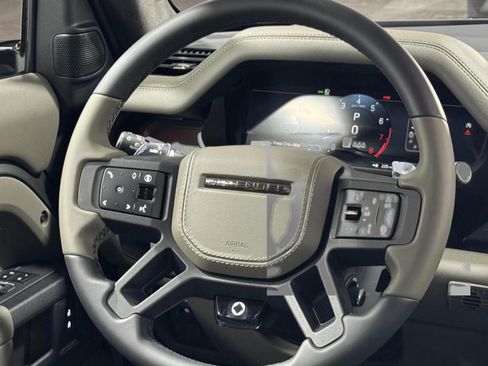 Used 2025 Land Rover Defender 110 image 15