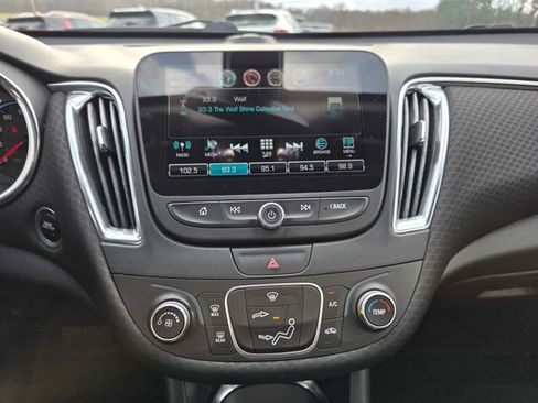 Used 2018 Chevrolet Malibu LT image 27