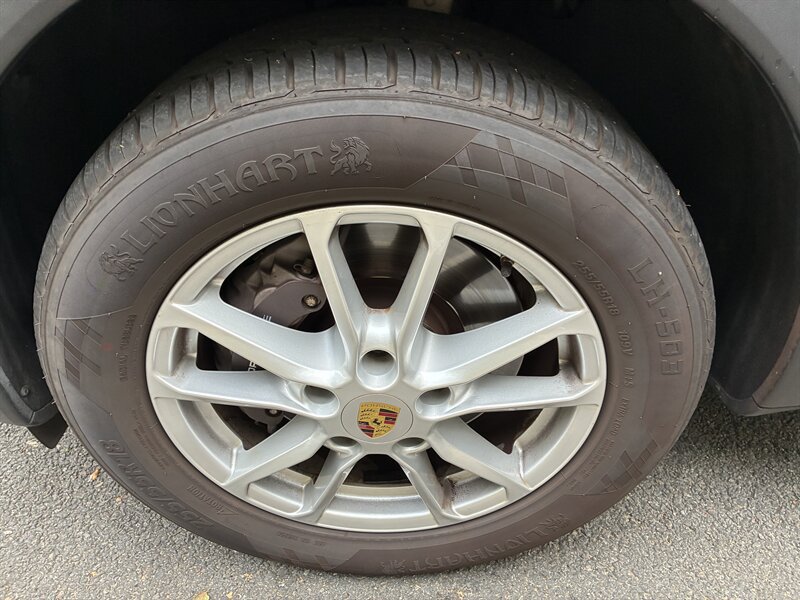 Used 2017 Porsche Cayenne AWD/4WD image 39
