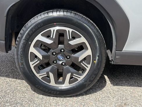 Certified 2025 Subaru Forester Premium AWD/4WD image 17