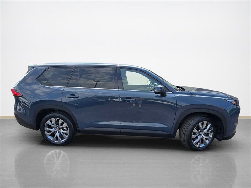 Used 2024 Toyota Grand Highlander AWD image 2