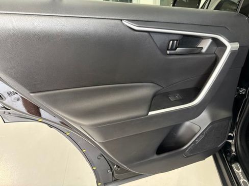 Used 2022 Toyota RAV4 LE AWD/4WD image 17