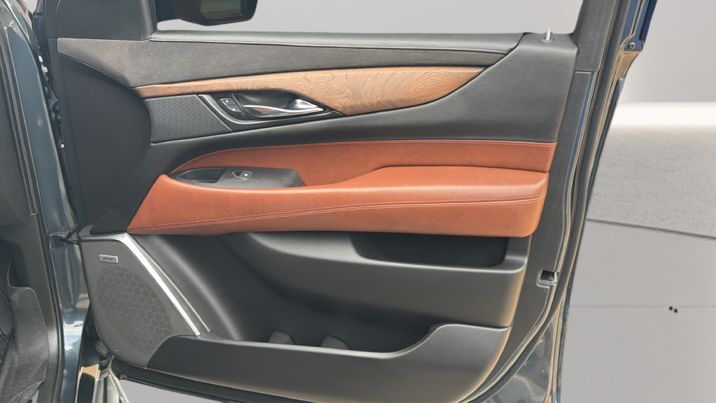 Used 2019 Cadillac Escalade Luxury RWD image 26