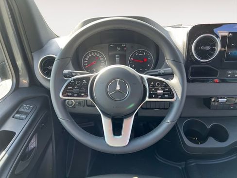 Used 2024 Mercedes-Benz Sprinter 2500 image 12