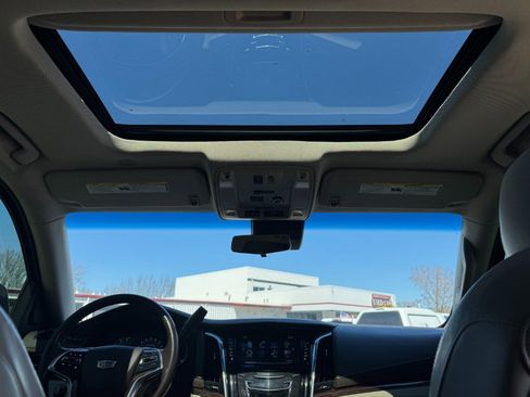 Used 2017 Cadillac Escalade Platinum image 24