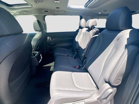 Certified 2026 Kia Carnival SX Prestige FWD image 29