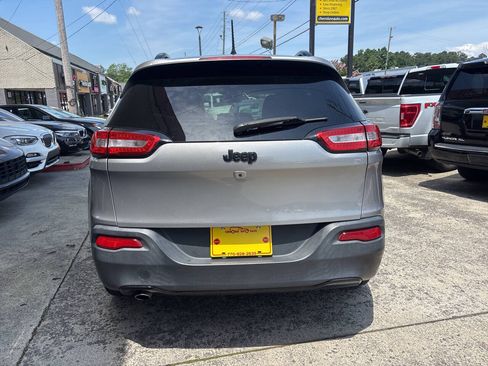 Used 2016 Jeep Cherokee Sport FWD image 6