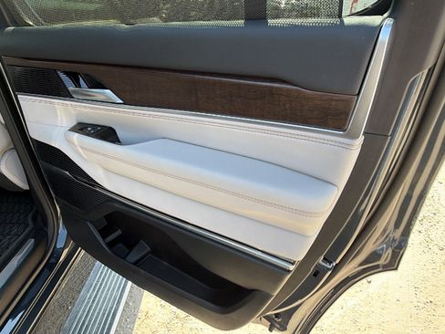 Used 2025 Jeep Grand Wagoneer 4WD image 21