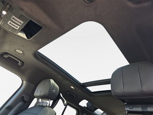 New 2025 Land Rover Defender 110 V8 image 29