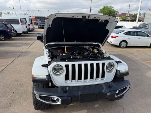 Used 2019 Jeep Wrangler Unlimited Sahara image 5