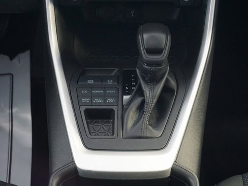 Certified 2022 Toyota RAV4 LE image 29