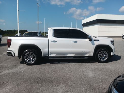Used 2022 GMC Sierra 1500 Denali AWD/4WD image 7