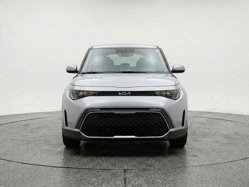 Used 2025 Kia Soul LX w/ LX Technology Package FWD image 2