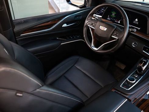 Used 2023 Cadillac Escalade ESV Luxury image 25