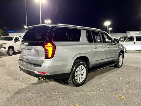Used 2025 Chevrolet Suburban Premier AWD/4WD image 6