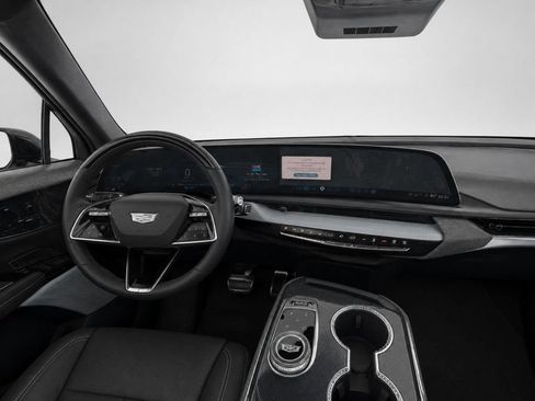 Used 2025 Cadillac Optiq Luxury 1 AWD/4WD image 23