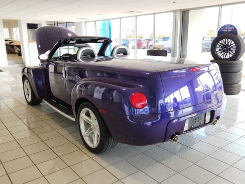 Used 2004 Chevrolet SSR w/ Preferred Equipment Group image 3