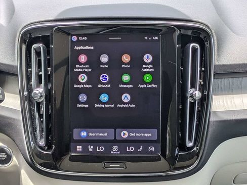 Certified 2026 Volvo XC40 B5 Plus AWD/4WD image 17