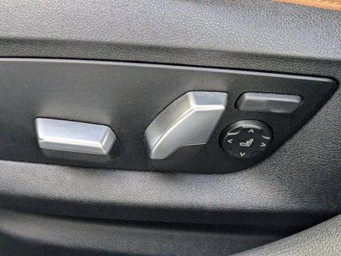 Used 2021 BMW 530i w/ Premium Package image 17