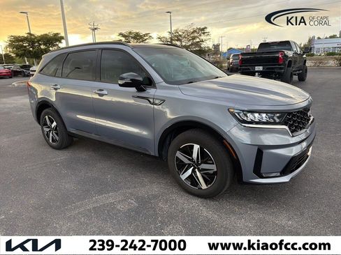 Used 2023 Kia Sorento S w/ Panoramic Sunroof Package image 9