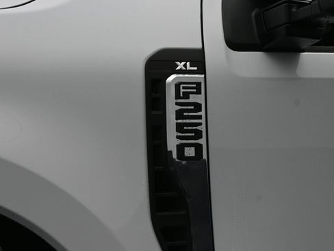 New 2026 Ford F250 XL w/ F-250 >10K GVWR Package AWD/4WD image 21