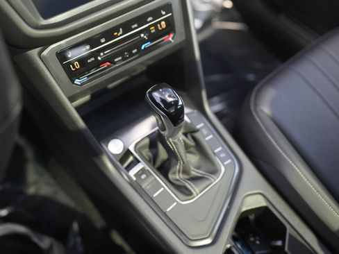 Certified 2022 Volkswagen Tiguan SE R-Line image 16