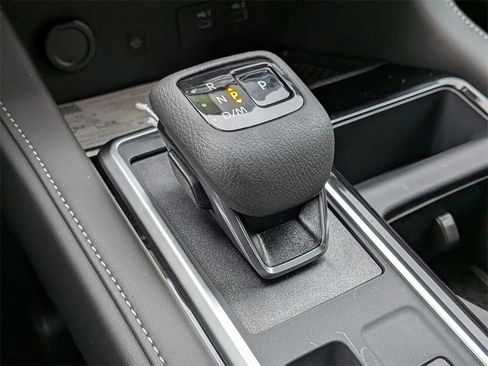 New 2025 Nissan Pathfinder SL image 16