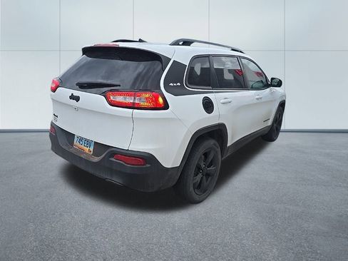 Used 2017 Jeep Cherokee Limited image 3