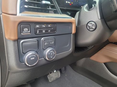 Used 2025 Chevrolet Tahoe High Country RWD image 23