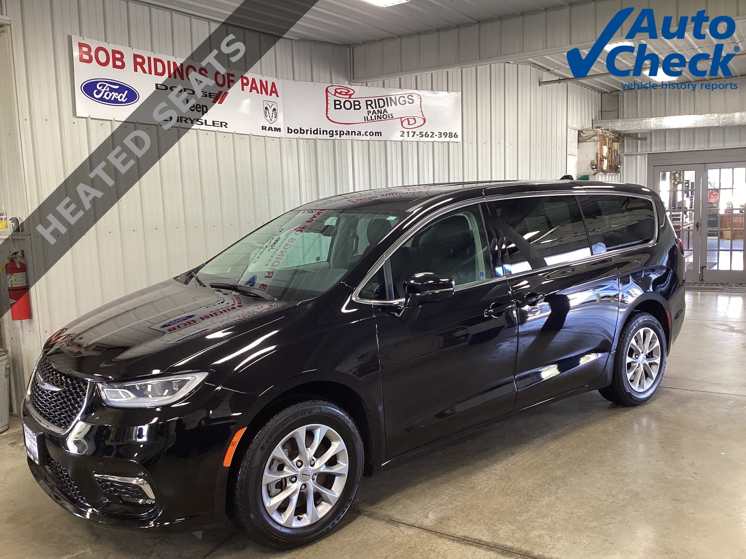 Used 2024 Chrysler Pacifica Touring-L AWD/4WD image 1