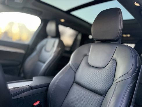 Used 2025 Volvo XC90 T8 Ultra w/ Lounge Package image 16