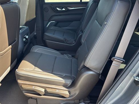 Used 2022 GMC Yukon Denali w/ Denali Premium Package image 16