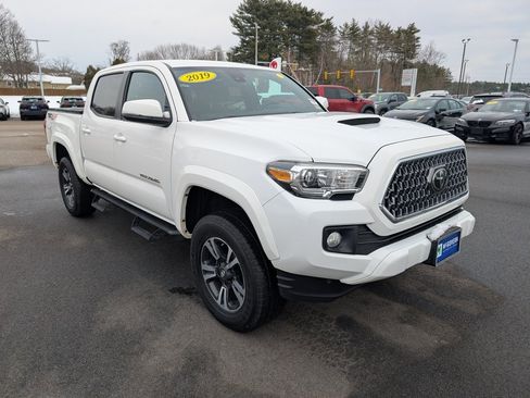 Used 2019 Toyota Tacoma TRD Sport image 7