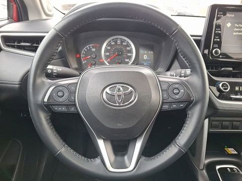 Used 2022 Toyota Corolla Cross LE image 19