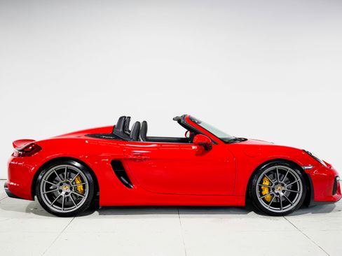 Used 2016 Porsche Boxster Spyder image 2