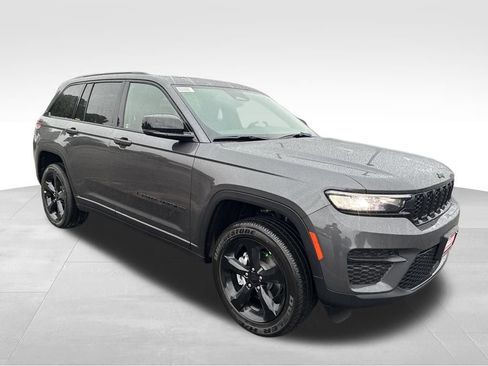 New 2025 Jeep Grand Cherokee Altitude image 8