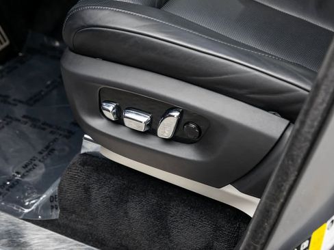 Used 2022 Rolls-Royce Cullinan image 12