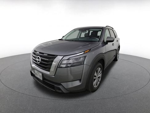 Used 2025 Nissan Pathfinder SV FWD image 3