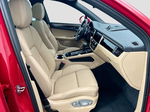 Certified 2026 Porsche Macan AWD/4WD image 22