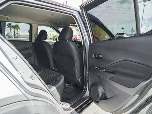 Used 2021 Nissan Kicks S image 12