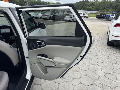 Used 2022 Kia Soul S FWD image 14