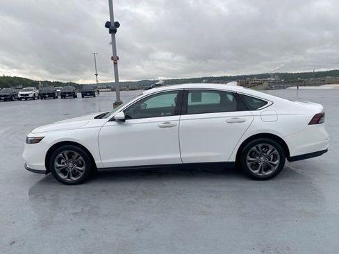 Certified 2023 Honda Accord EX image 9