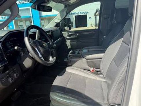 Used 2024 Chevrolet Silverado 2500 LTZ image 9